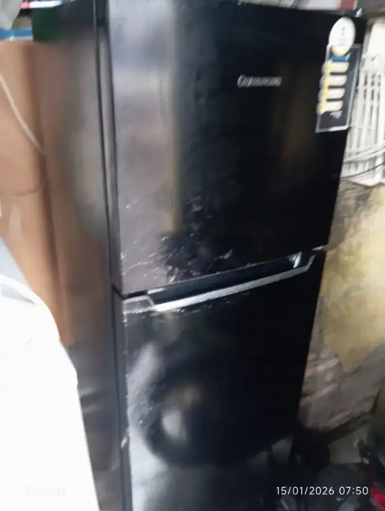 kulkas 2 pintu Changhong dingin beku normal