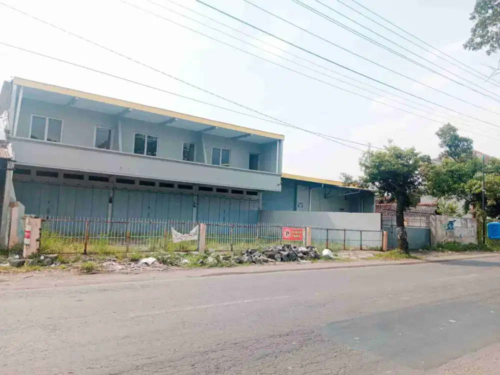 gudang plus ruko akses container pinggir jalan raya Banjarsari solo