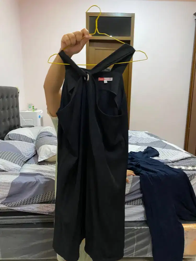 Drees gaun dres hitam wanita