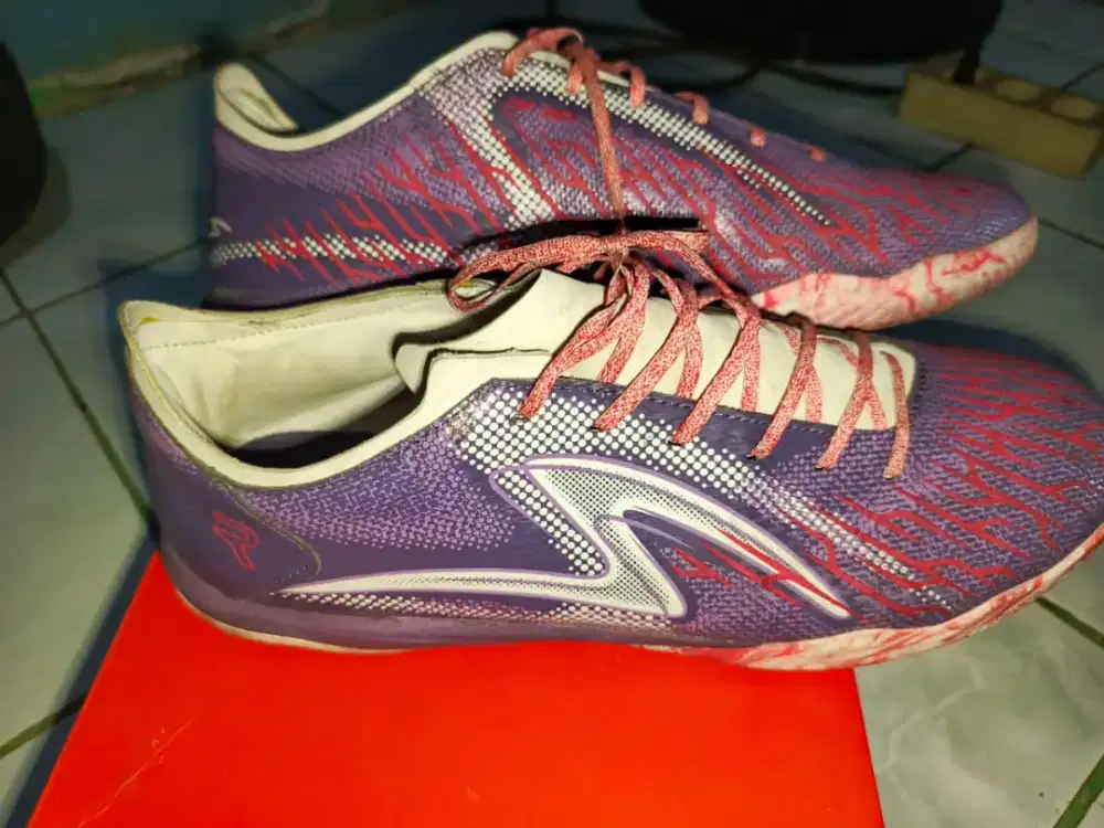Sepatu futsal specs uk 44