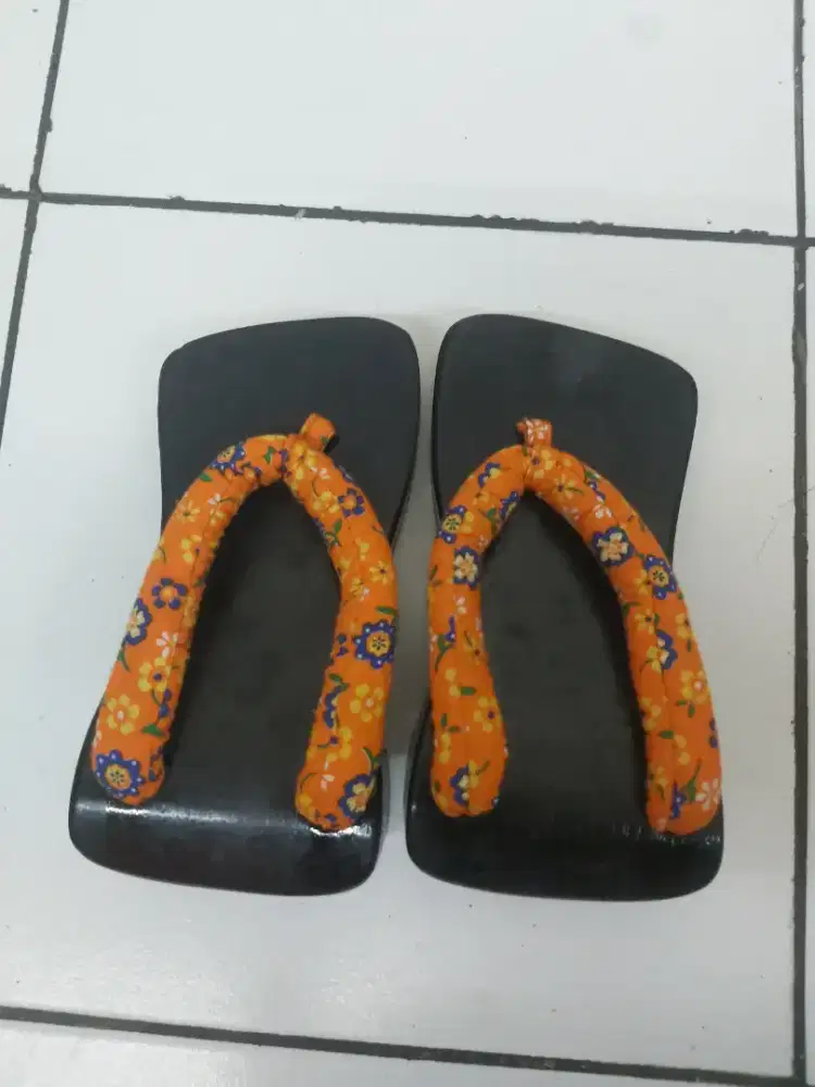 Jual sandal bakiak jepang spt foto baru 1x pakai msh spt baru,60 ribu