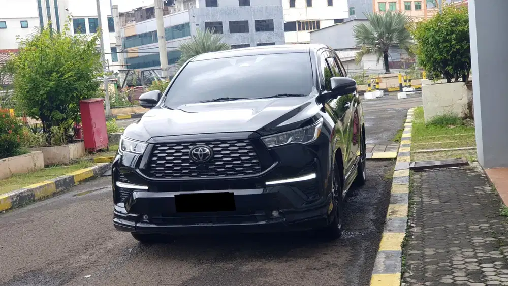 Toyota kijang innova zenix q hybrid modelista tss 2023 hitam sunroof