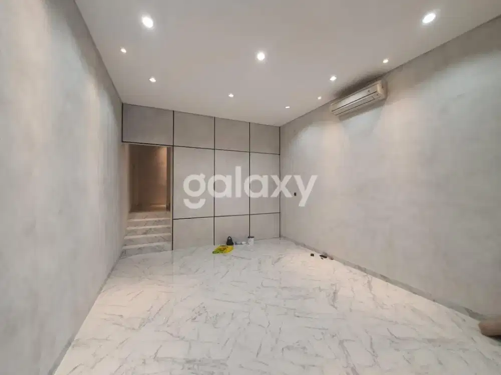 Ruko 3.5 lantai di Puri Kencana Jakarta Barat