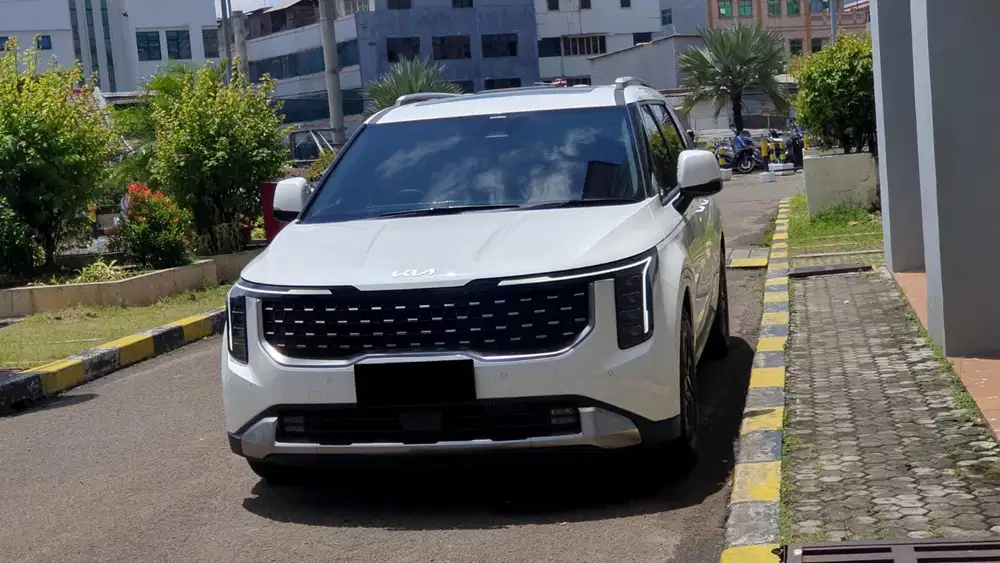 Kia grand carnival dynamic diesel 2024 putih 11 seater