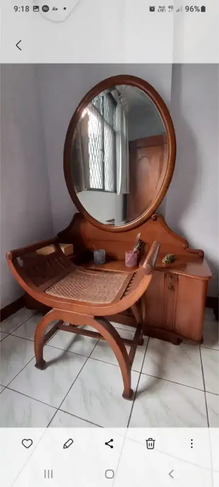 1 set Meja Rias & bangku