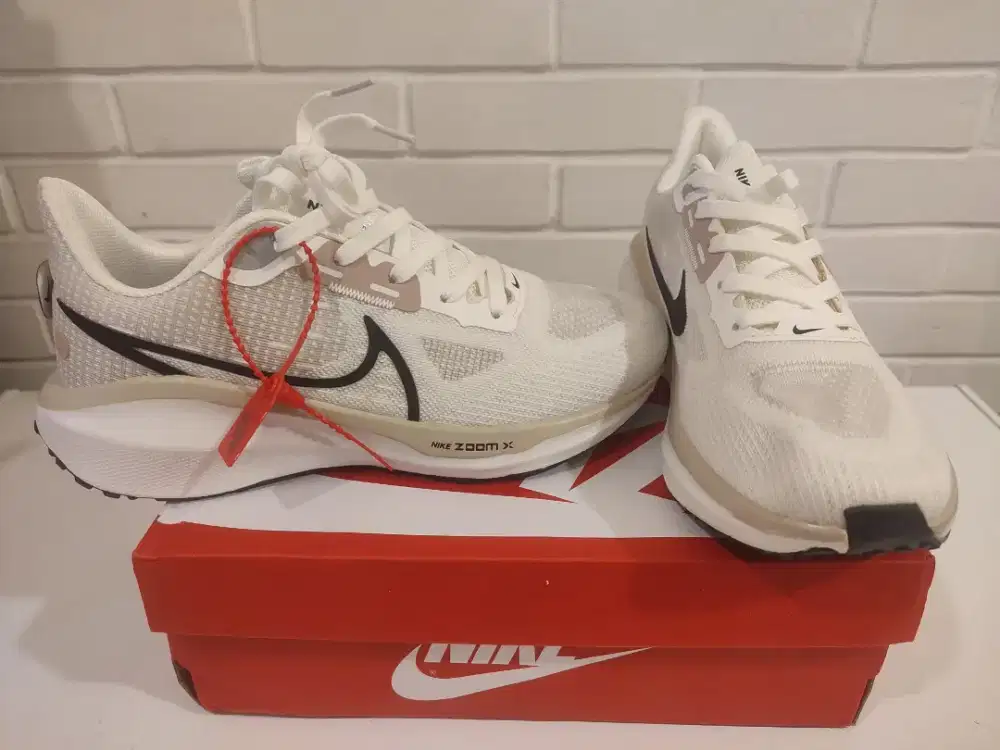 Sepatu Nike Zoom X Baru dan langka, ukuran 43