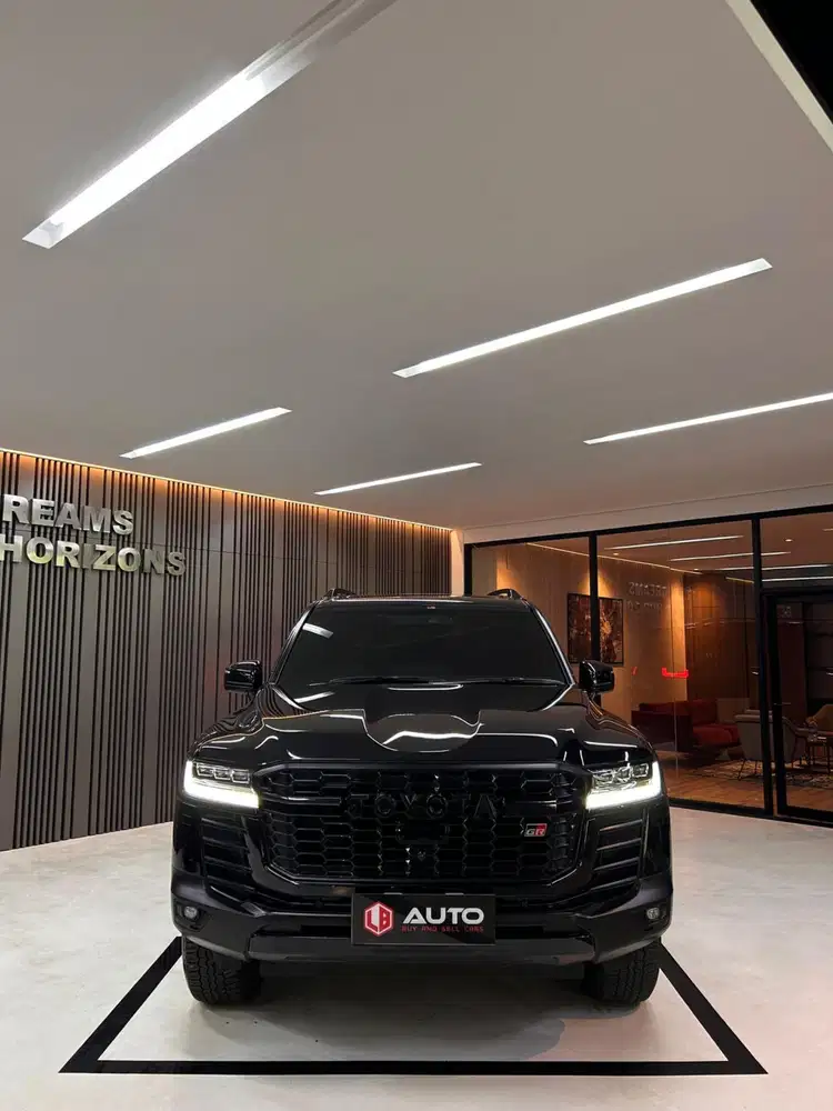 Toyota Land Cruiser LC300 GR 2024 Hitam LC 300 Km13rb D1481HK Nik 2023