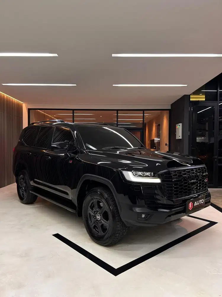 Toyota Land Cruiser LC300 GR 2024 Hitam LC 300 Km13rb D1481HK Nik 2023