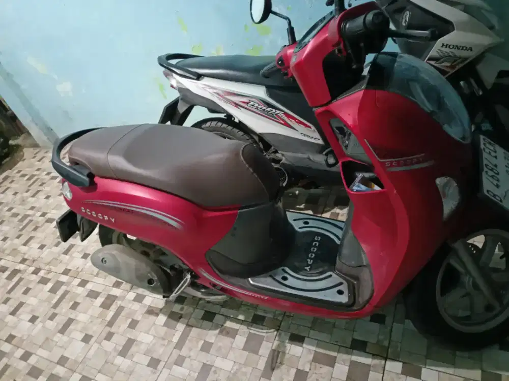 Scoopy stylish red