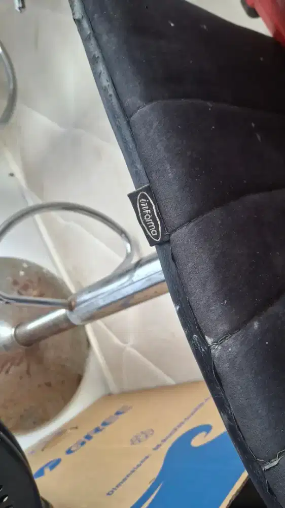 2buah kursi bar merek informa bekas