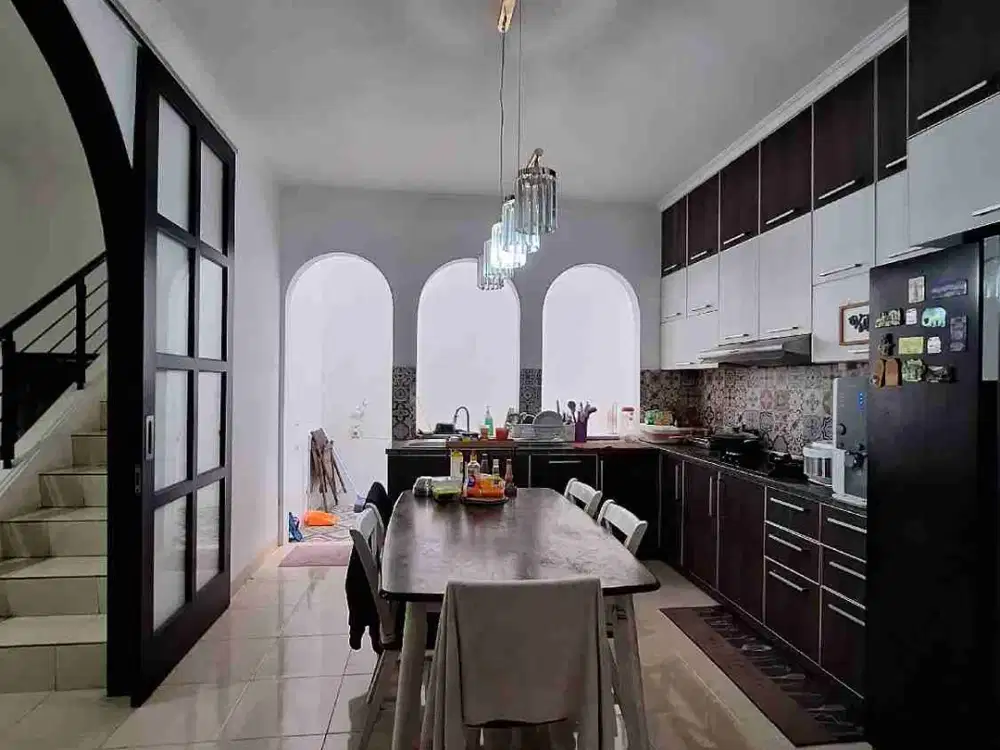 Rumah bsd murah de latinos 8x16 jual cepat