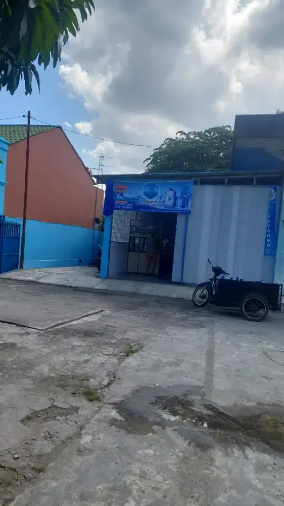 Kurir Galon Air Minum