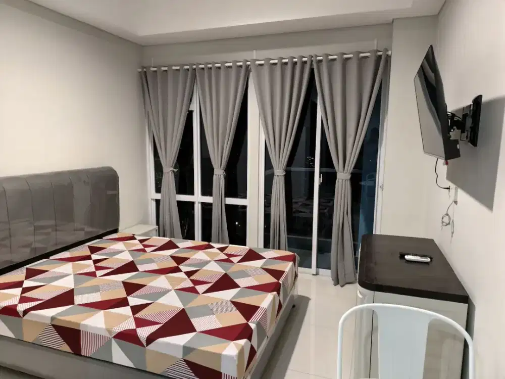 Puri Mansion Studio 26m2 lt 2 view Kolam Renang