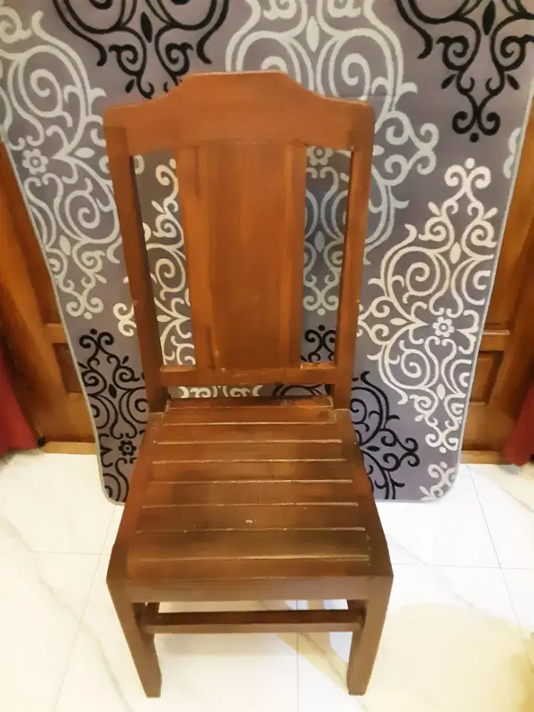 Jual kursi kayu jati ada 4 buah