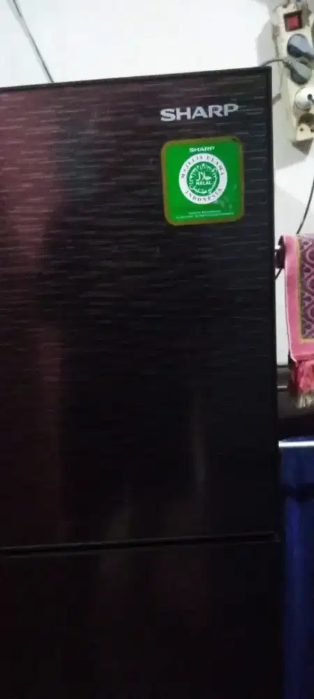 Kulkas 2 pintu dijual Rp 1.100.000