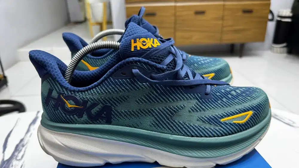 Hoka Clifton 9 Size 43 1/3 Like New