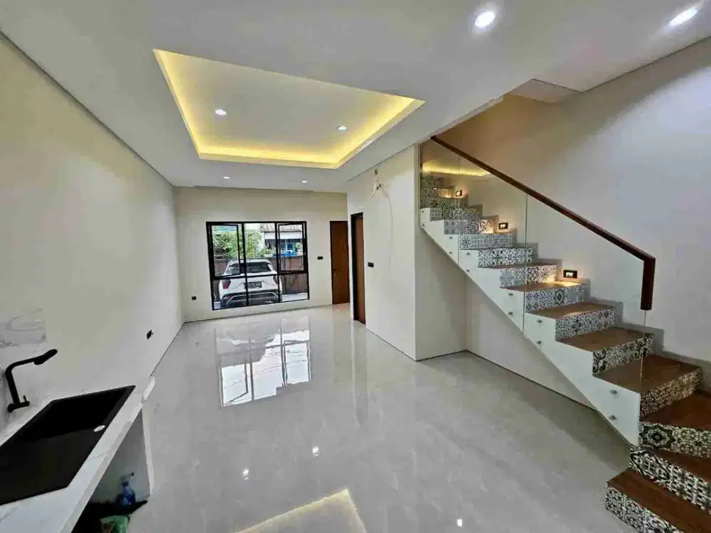 Modern Bangunan Baru Rumah di Housing Pondok Gede