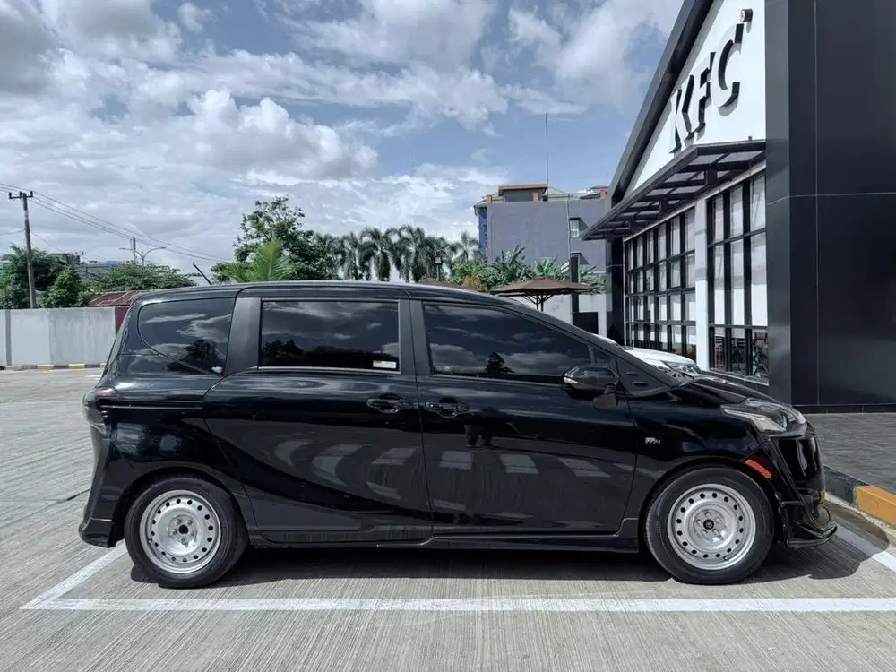 Toyota Sienta type Q 2018 Hitam