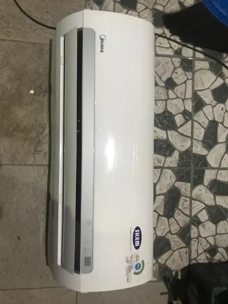 AC Midea Kondisi bagus mulus