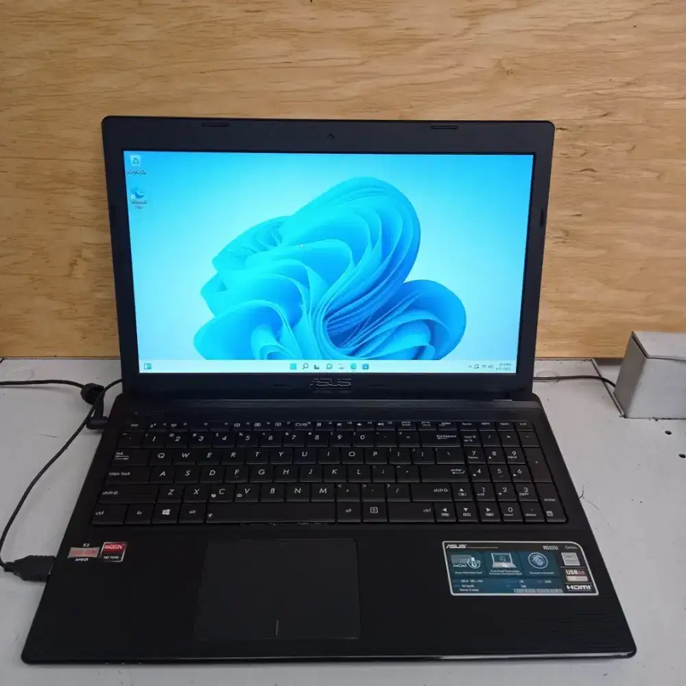 Laptop Asus X45U AMD E2 Vision Radeon Graphics HD 6320