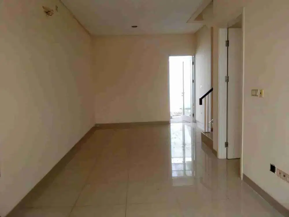 Rumah 2 Lantai di Green Lake City – Cluster Amerika Latin