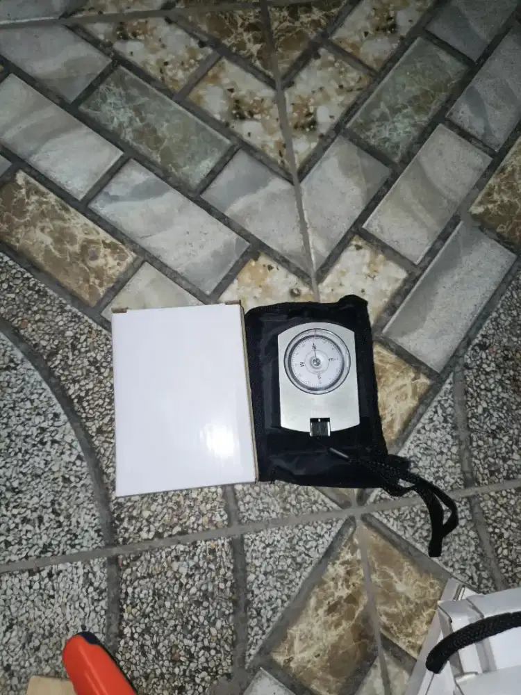 Sunto Kompas merek naer