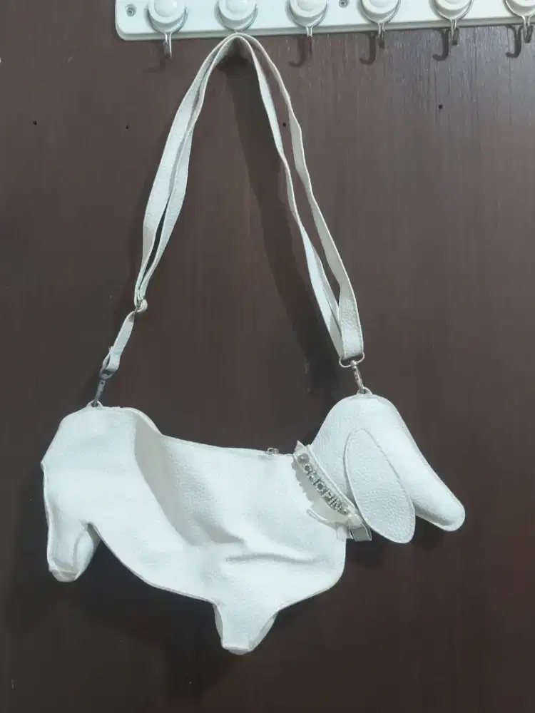 Jual 2 tas buat wanita/anak seperti foto layak pakai harga 30 rb 2 tas