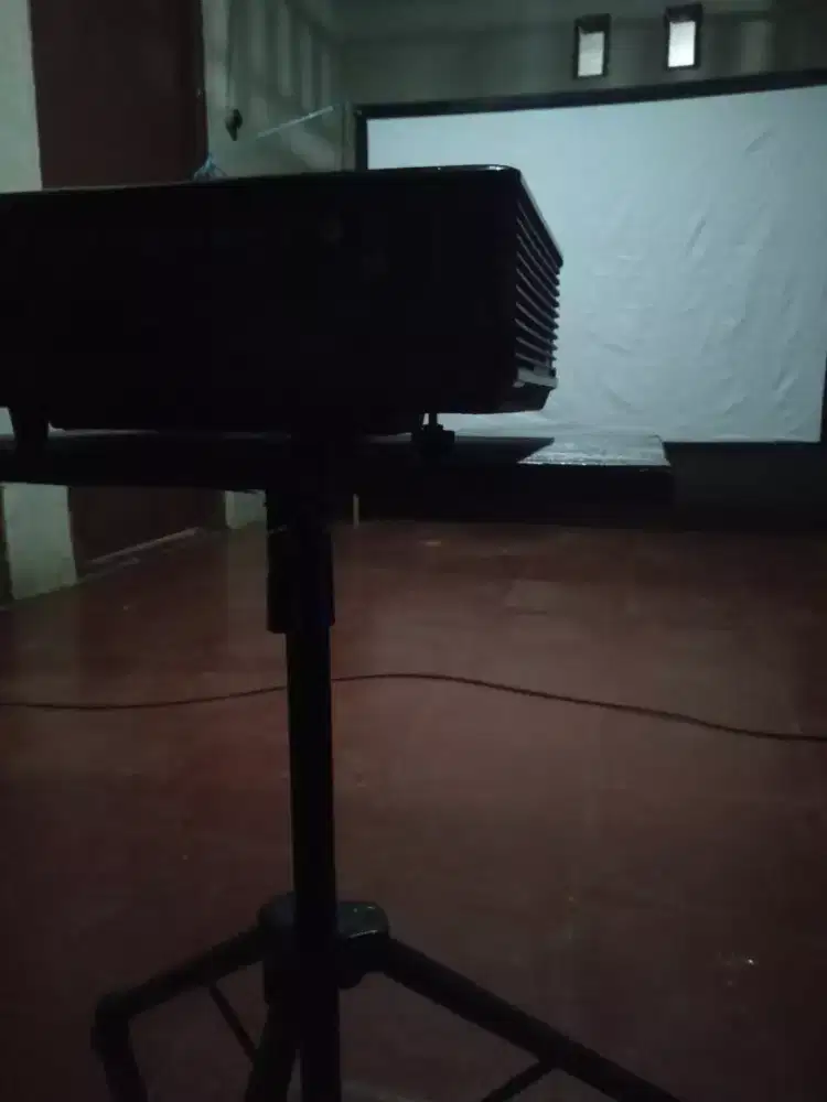 Proyektor Benq MP515 plus sama Layar mata ayam