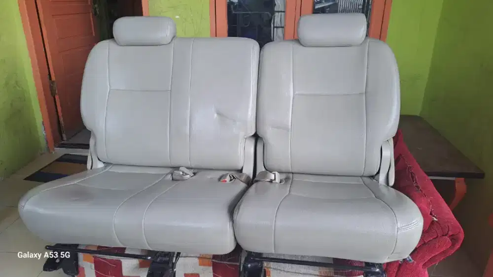 Jok Innova baris tengah