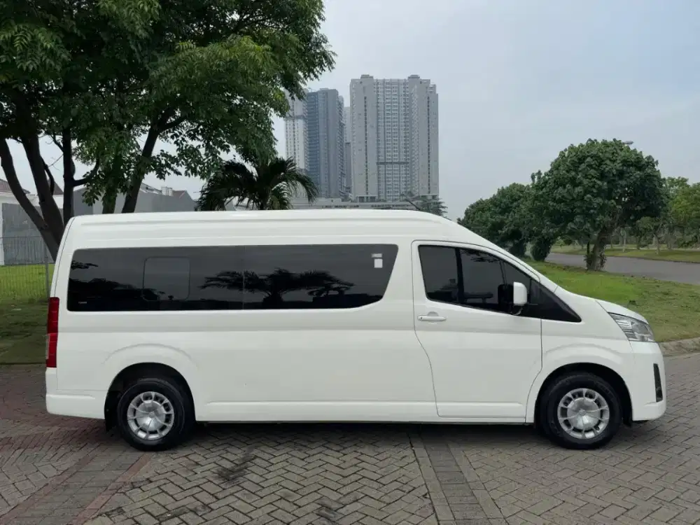 Toyota Hiace Premio 2.8 Manual 2021 Putih Tanpa PR