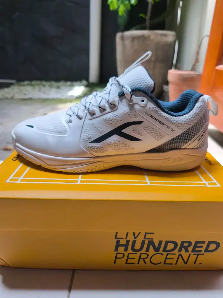 Sepatu Badminton Hundred Velocity Z Pria 42