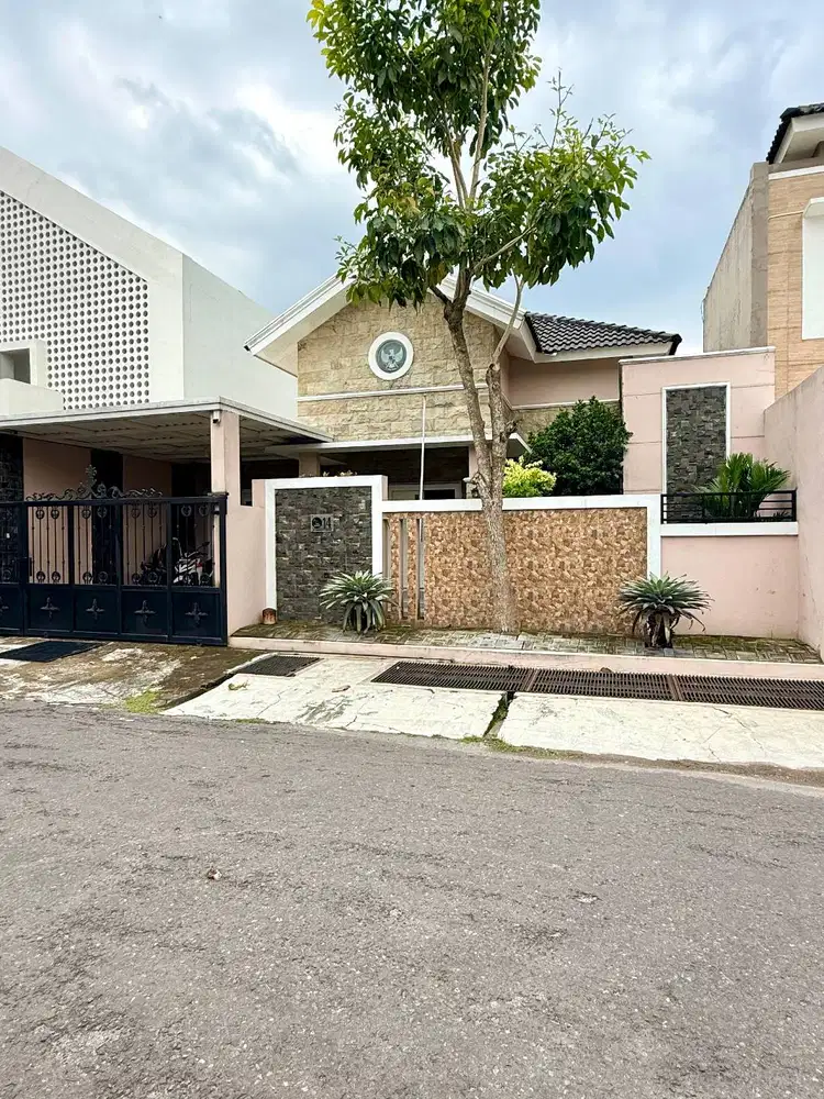 Rumah Luas dan Estetik di Purwomartani