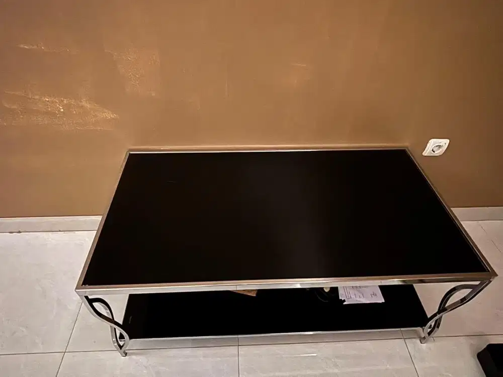 Preloved meja informa hitam