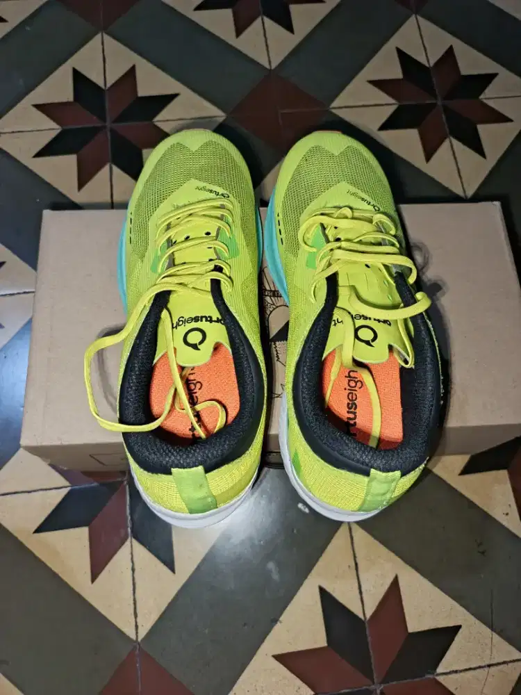 Sepatu olahraga Ortuseight