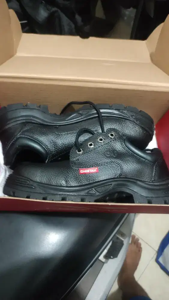 Sepatu safety chetah