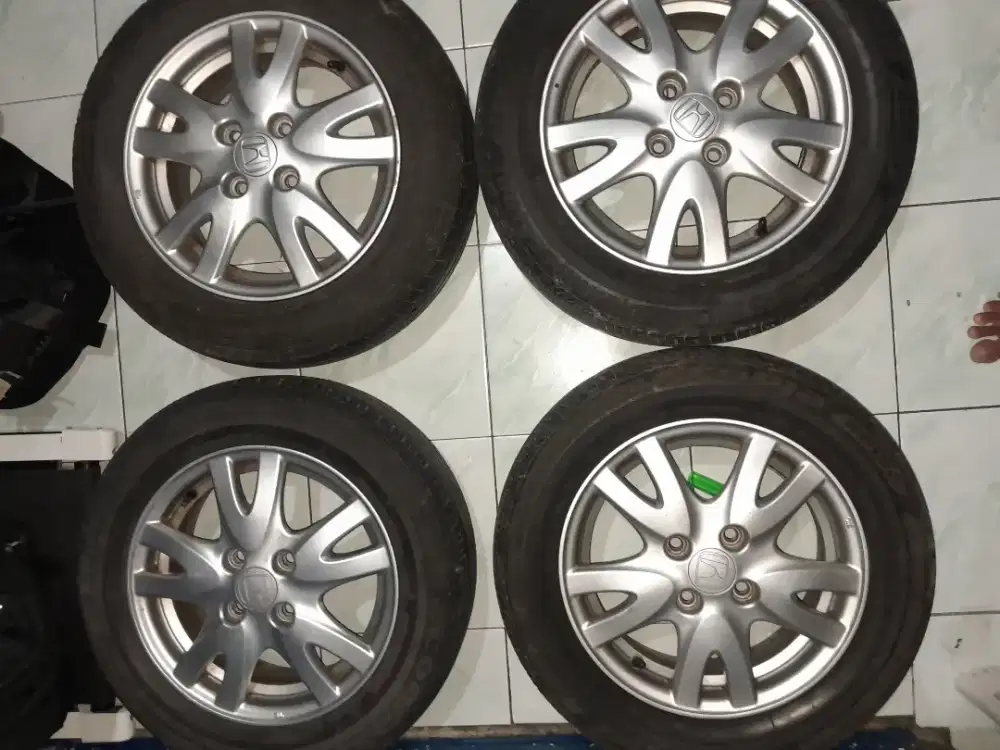 Velg Brio 4 pcs sudah sama ban