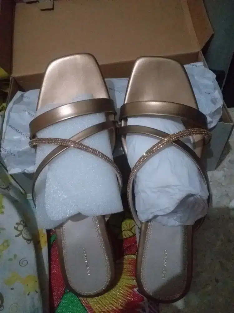 Sendal urban&co ori sz 41.mulus terawat.jarang pakai seperti baru