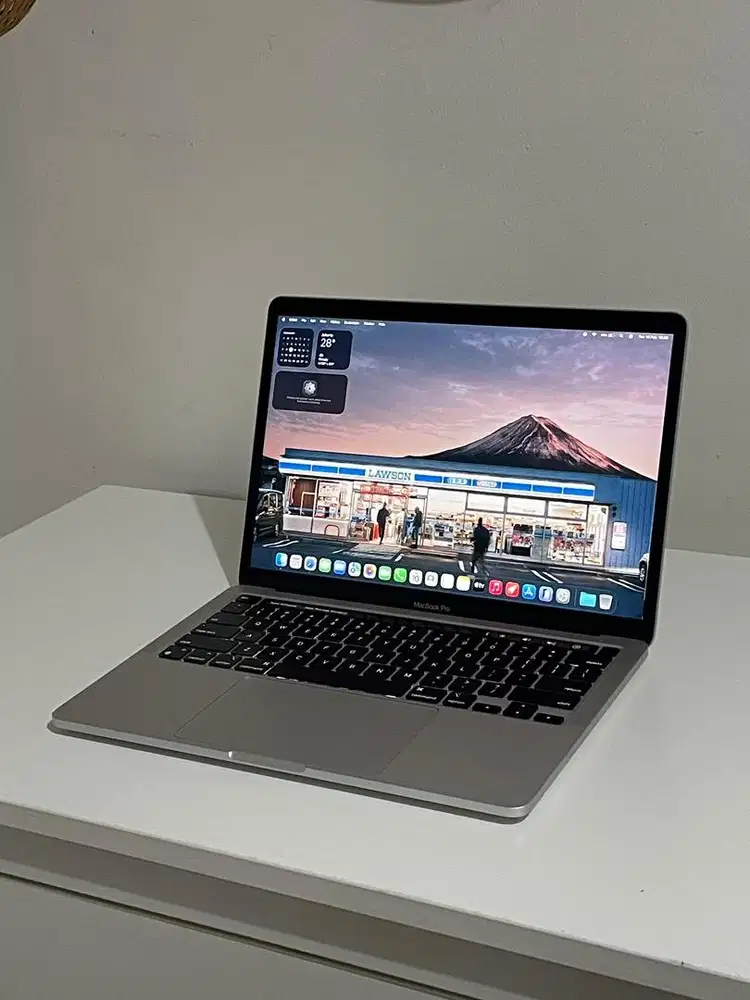 Macbook Pro M1 2020 8/256 ex iBox