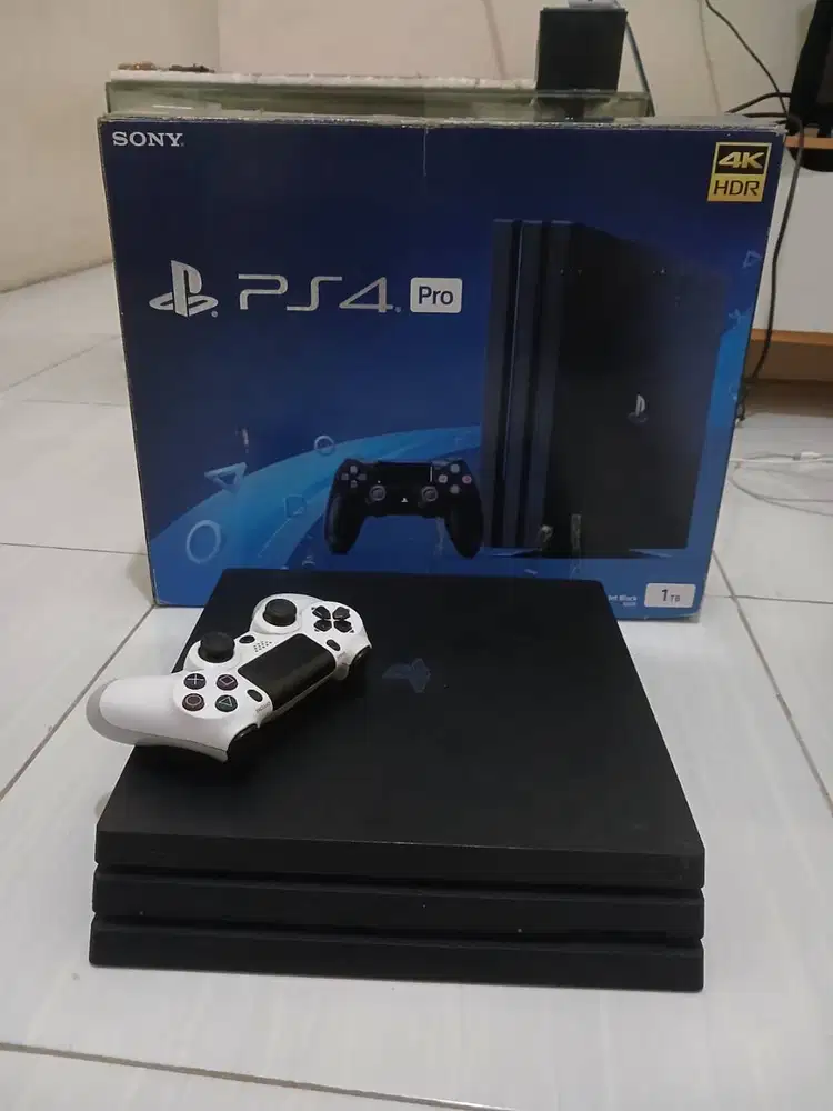 Jual PS 4 PRO 1TB Original pemakaian pribadi no minus