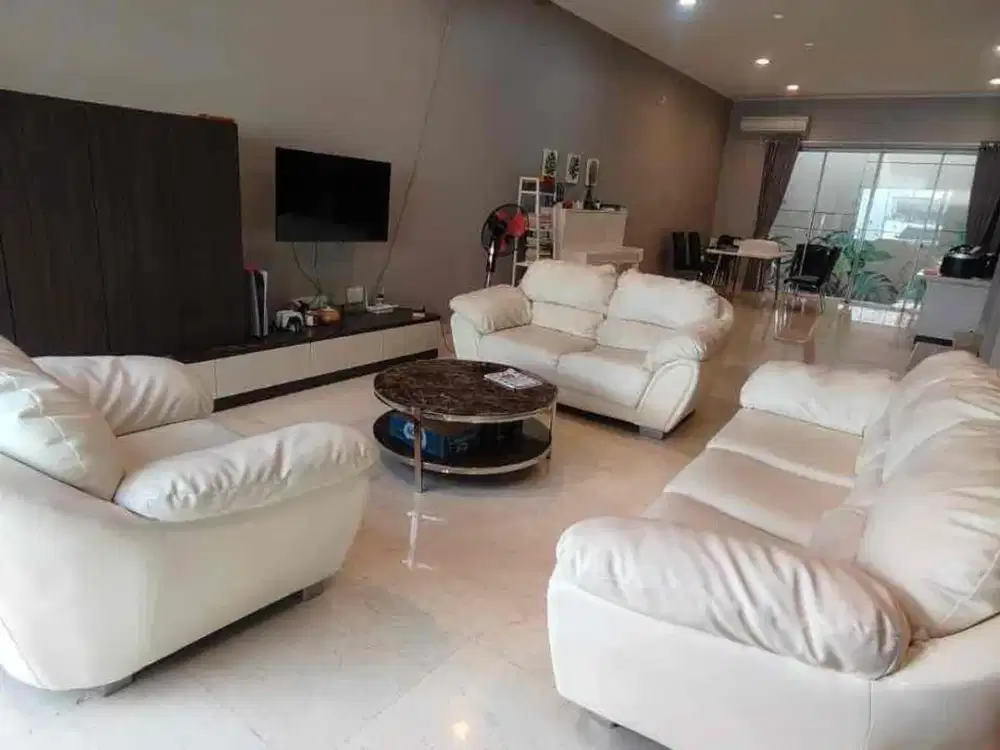 Jual Rumah Golf Island PIK 8x20 Palm Semi Furnished