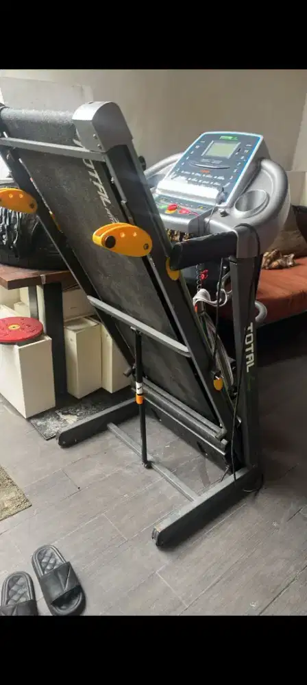 Treadmill merk total  minus kode e2