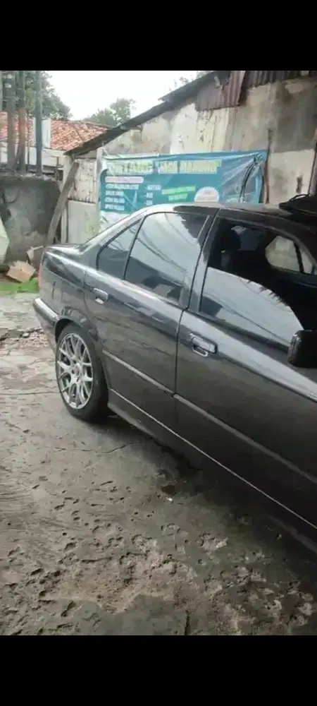 BMW 318i 1997 Bensin