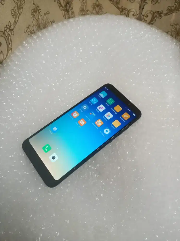 Xiomi redmi 5 plus ram 4/64 normal smua nya mlus batangan saja