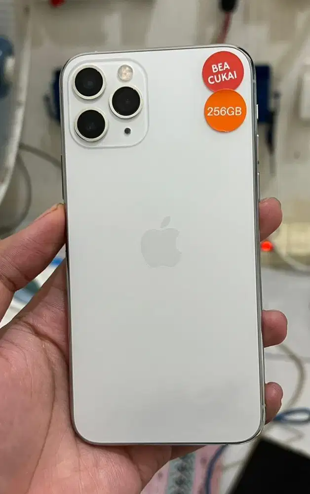 BEACUKAI IPHONE 11 PRO 256 GB , SILVER (2ND BERGARANSI )
