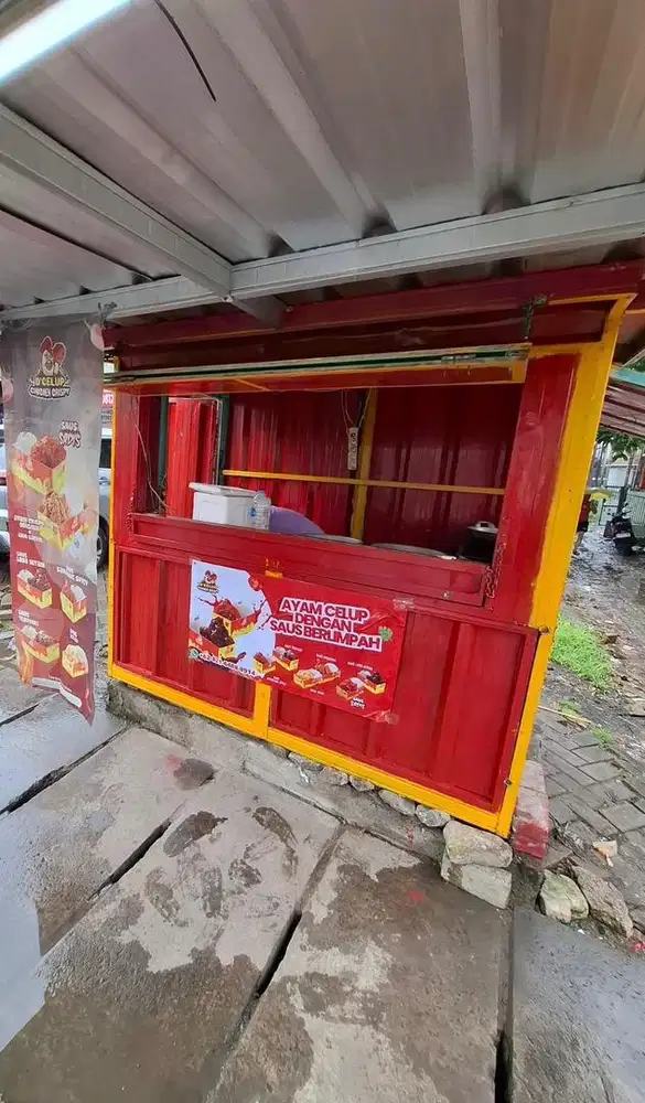 Penjaga Toko Fried Chicken