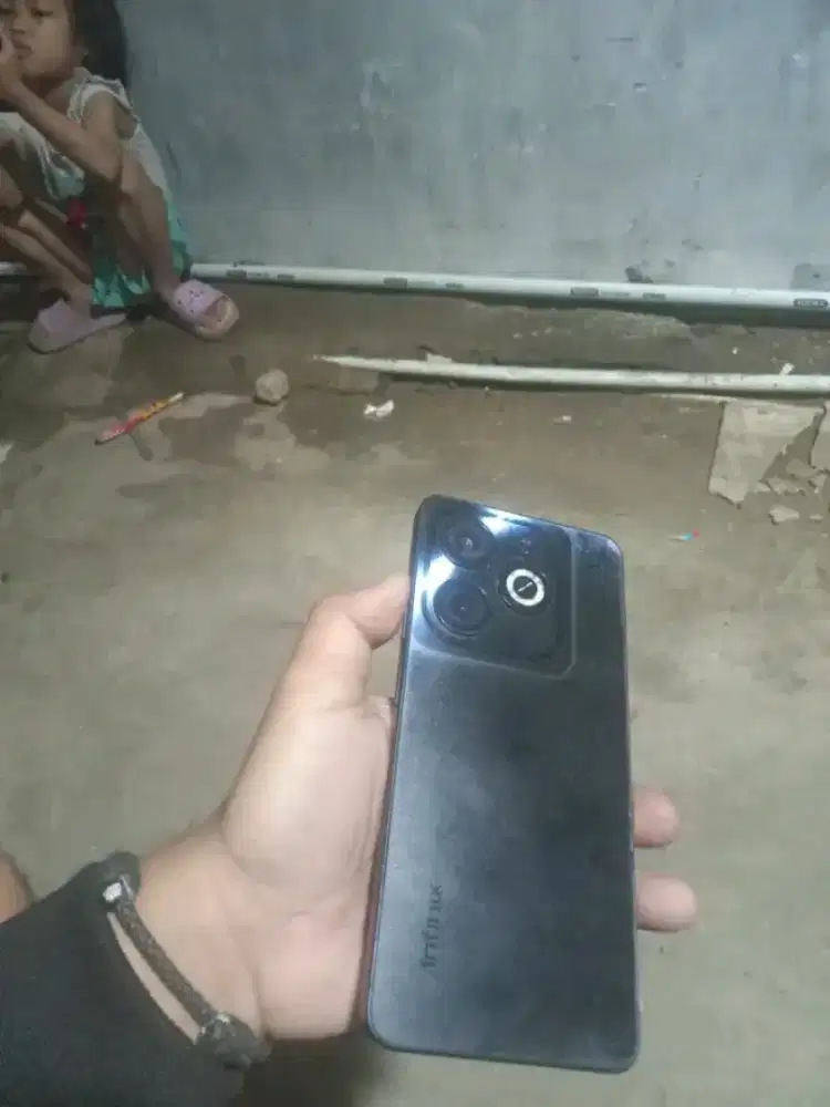 Infinix Smart 8 4/128 spek game T606 batre 5000 mah kamera bening min
