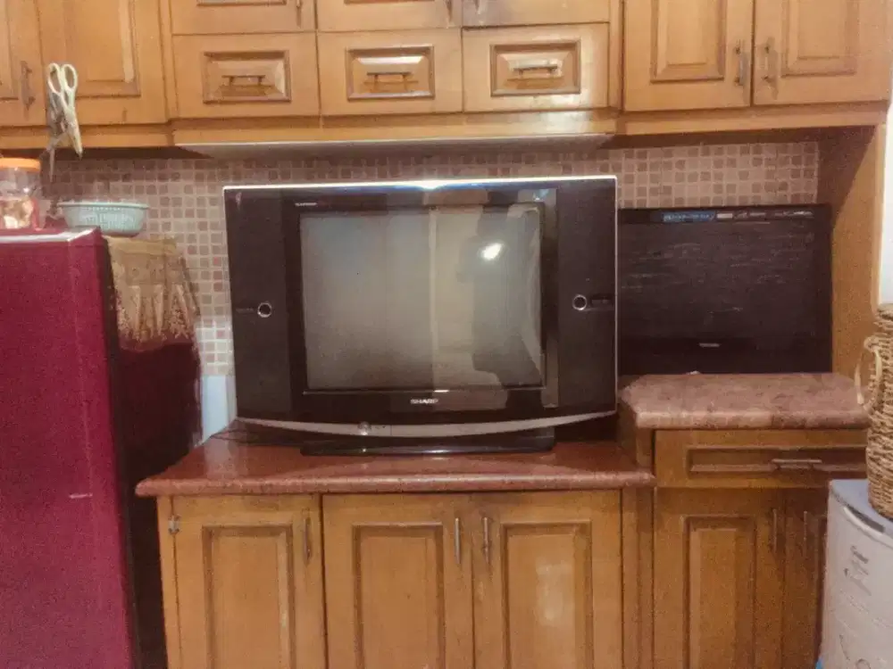 2 tv seken masih layak untuk ditonton 400rb ambil kerumah