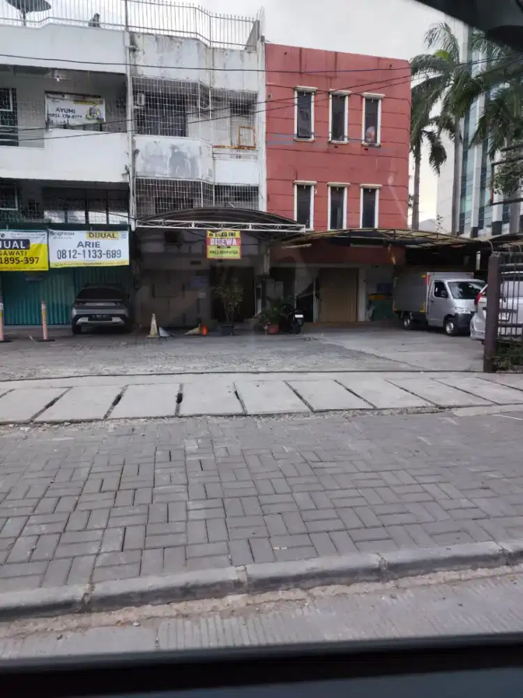 DISEWAKAN Ruko Pinggir Jalan Raya