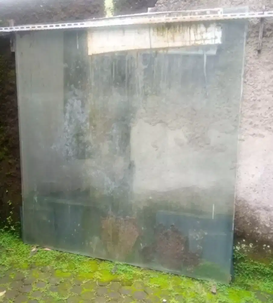 Dijual : Kaca Bening 5mm, Ukuran : 176x167 (2 lembar)