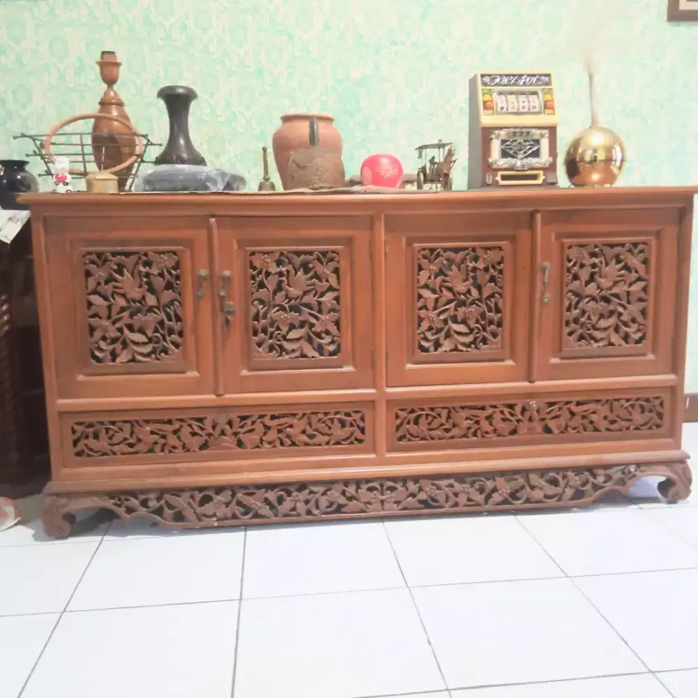 Dijual : Buffet Jati Ukir, Ukuran : PxLxT (150x50x75)